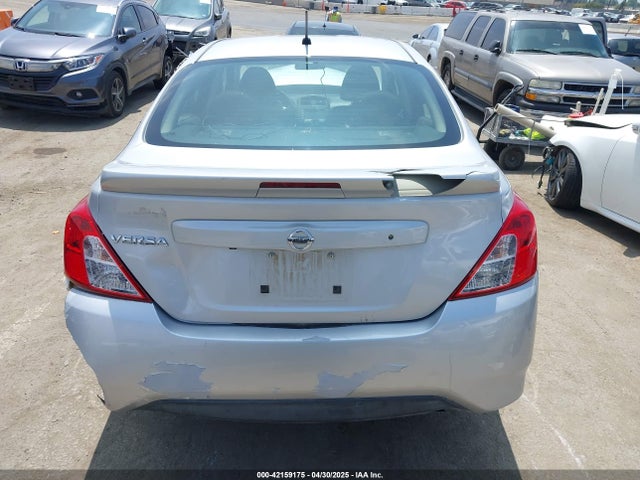 3N1CN7AP8JL881718 Nissan Versa 1.6 S+