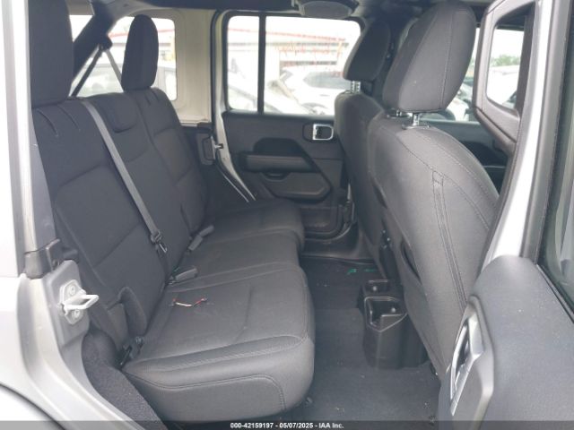 1C4HJXEN5KW542403 Jeep Wrangler Unlimited Sahara 4x4