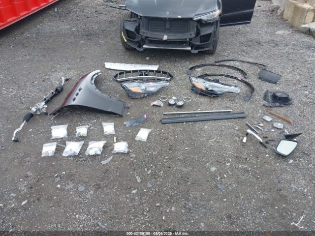 ZN661XUS6HX226945 Maserati Levante