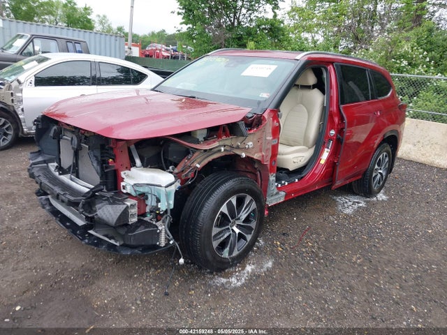 5TDGZRBH0MS132061 Toyota Highlander Xle