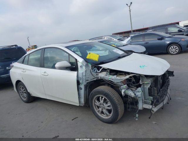 JTDKARFU8H3035514 Toyota Prius Four