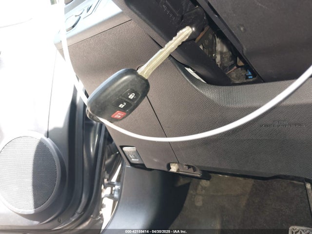 JTDKDTB35F1107411 Toyota Prius C One