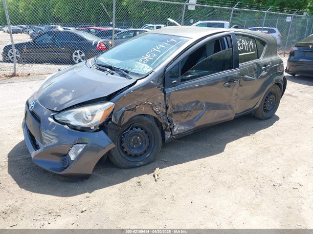 JTDKDTB35F1107411 Toyota Prius C One