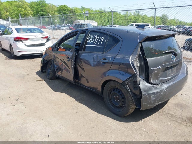 JTDKDTB35F1107411 Toyota Prius C One