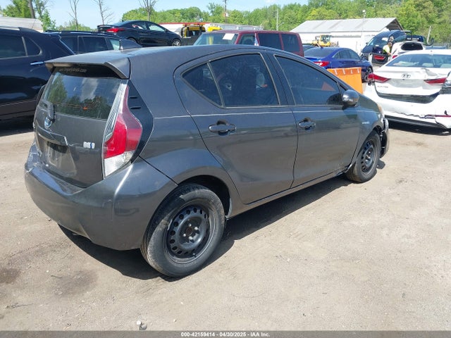 JTDKDTB35F1107411 Toyota Prius C One