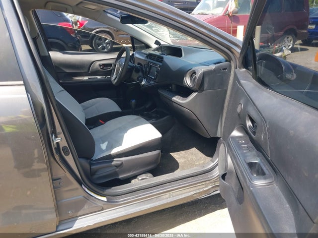 JTDKDTB35F1107411 Toyota Prius C One