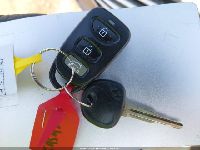 KMHD74LF2HU061211 Hyundai ELANTRA SE