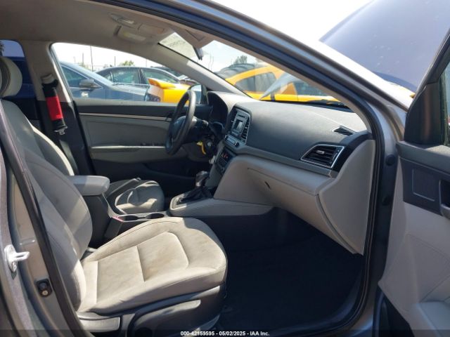 KMHD74LF2HU061211 Hyundai ELANTRA SE