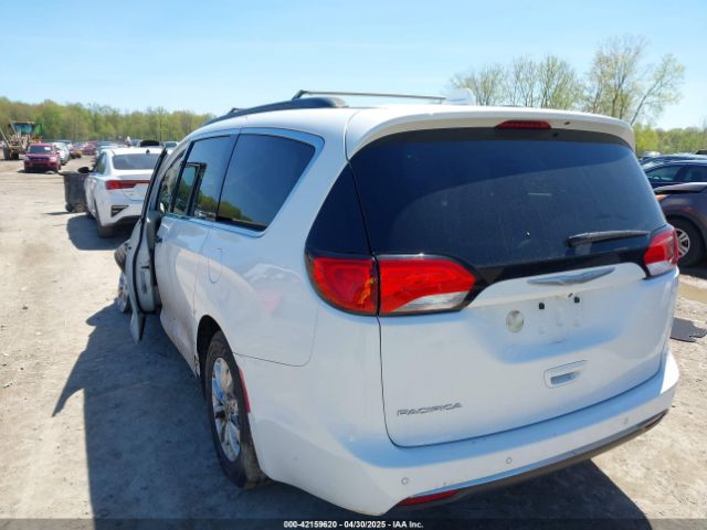 2018 CHRYSLER PACIFICA 2C4RC1FG1JR109048 Photo 2