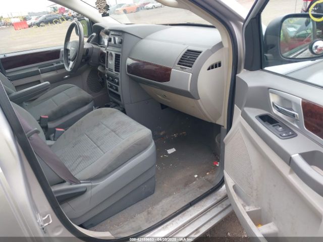 2010 CHRYSLER TOWN & COUNTRY 2A4RR5D16AR305744 Photo 4
