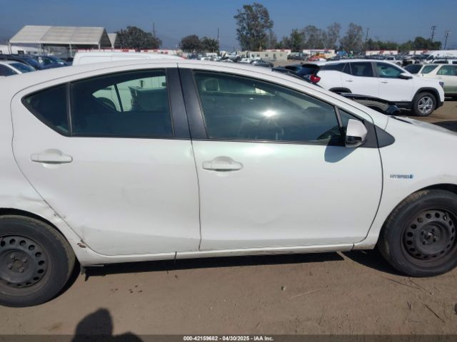JTDKDTB35E1082542 Toyota Prius C One