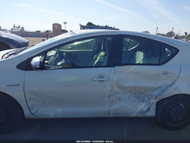 JTDKDTB35E1082542 Toyota Prius C One
