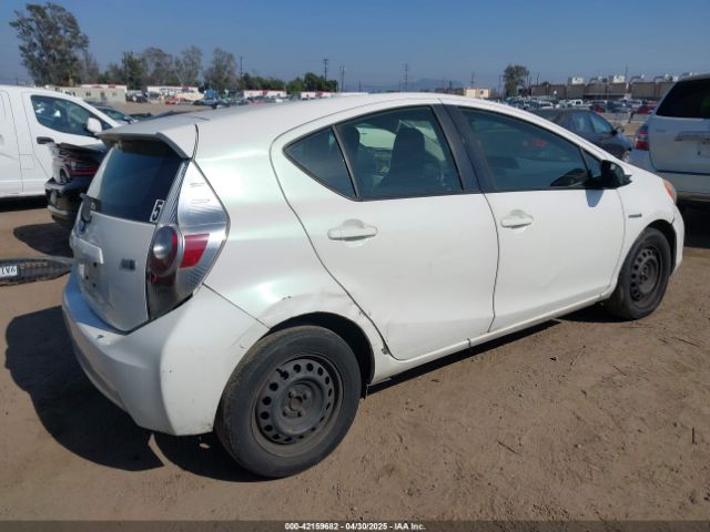 JTDKDTB35E1082542 Toyota Prius C One