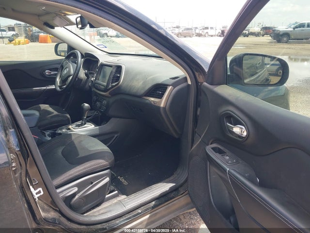 1C4PJLCB4HW549123 Jeep Cherokee Latitude Fwd