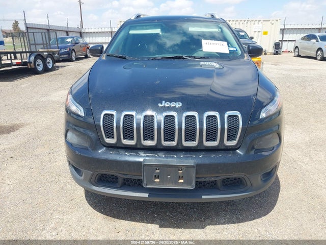 1C4PJLCB4HW549123 Jeep Cherokee Latitude Fwd