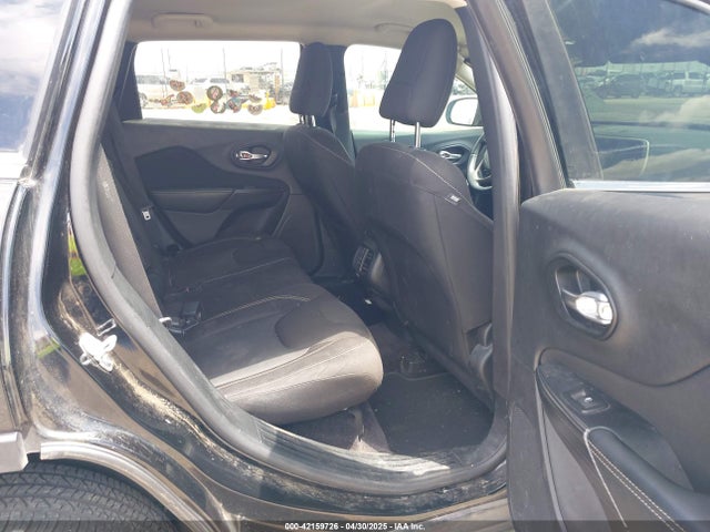 1C4PJLCB4HW549123 Jeep Cherokee Latitude Fwd