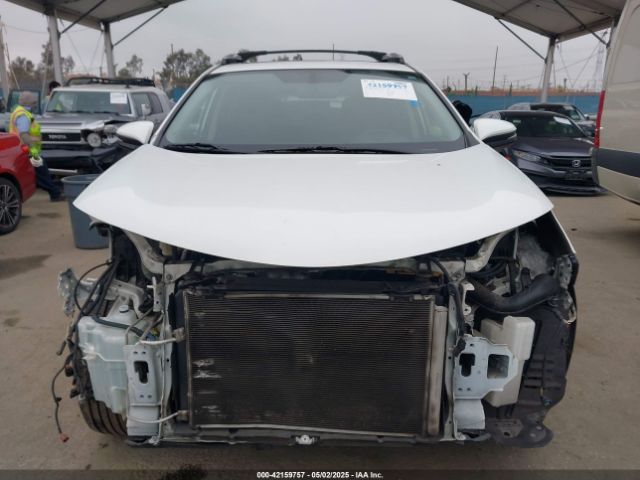 JTMWFREV6FD075613 Toyota Rav4 Xle
