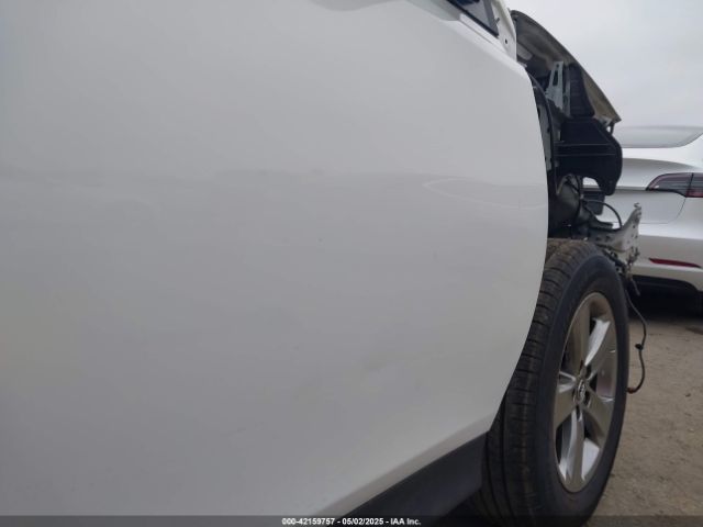 JTMWFREV6FD075613 Toyota Rav4 Xle