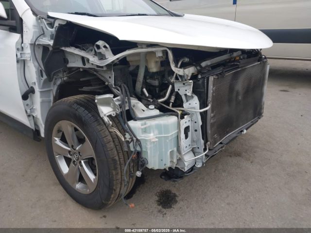 JTMWFREV6FD075613 Toyota Rav4 Xle