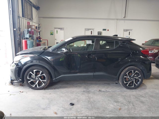 JTNKHMBX1L1077957 Toyota C-HR XLE