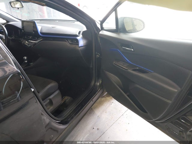 JTNKHMBX1L1077957 Toyota C-HR XLE
