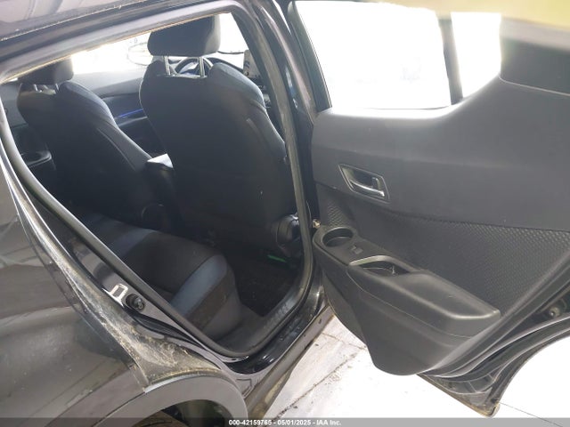 JTNKHMBX1L1077957 Toyota C-HR XLE