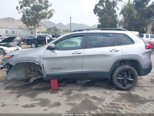 1C4PJLCB2JD540423 Jeep Cherokee Latitude Fwd