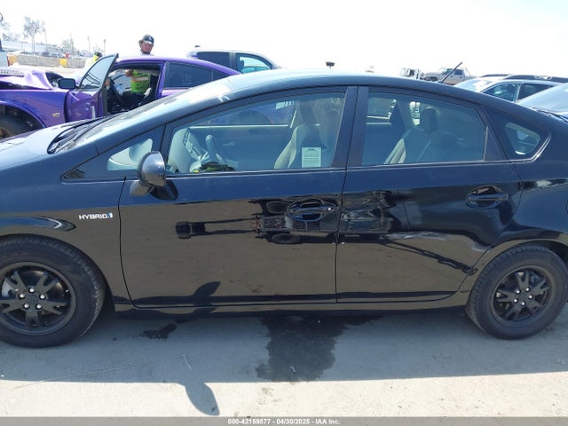 Toyota Prius Two 2014 JTDKN3DUXE1738737 Image 15