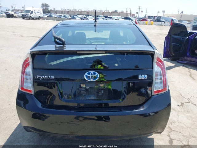Toyota Prius Two 2014 JTDKN3DUXE1738737 Image 17