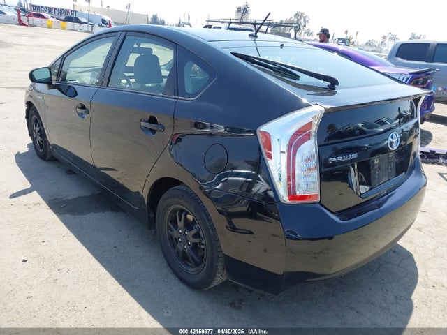 Toyota Prius Two 2014 JTDKN3DUXE1738737 Image 3