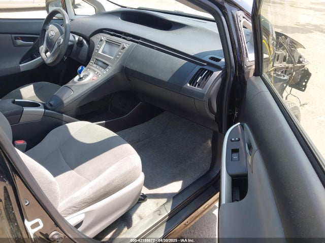 Toyota Prius Two 2014 JTDKN3DUXE1738737 Image 5