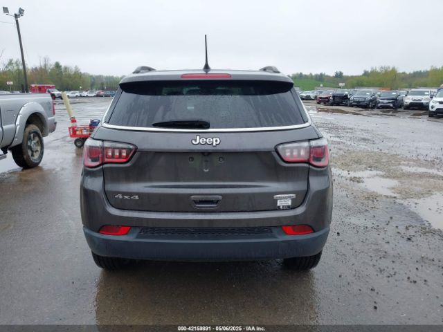 3C4NJDBB5JT112368 Jeep Compass Latitude 4x4