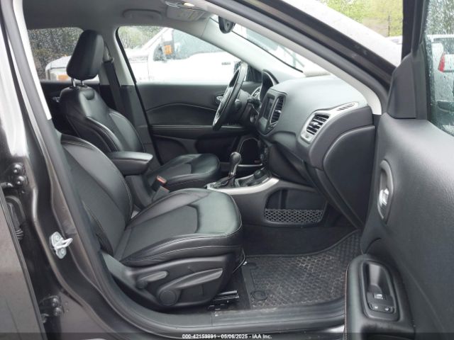 3C4NJDBB5JT112368 Jeep Compass Latitude 4x4