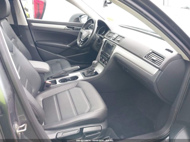 1VWLA7A30KC010294 Volkswagen Passat 2.0t Wolfsburg Edition
