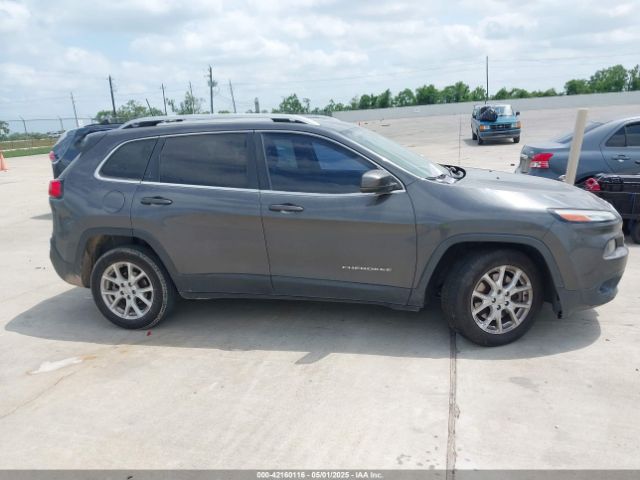 1C4PJLCB2GW288329 Jeep Cherokee Latitude