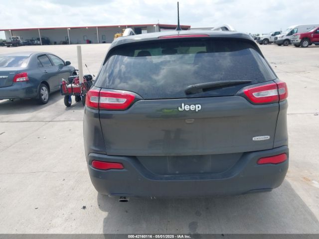1C4PJLCB2GW288329 Jeep Cherokee Latitude