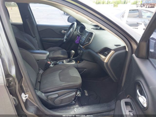 1C4PJLCB2GW288329 Jeep Cherokee Latitude