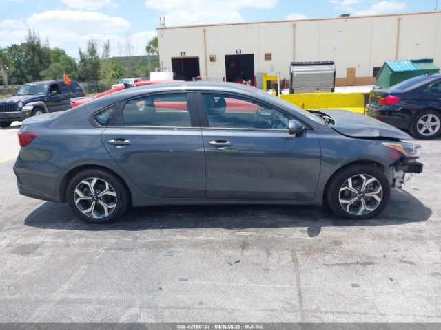 3KPF24AD1ME353955 KIA Forte Lxs