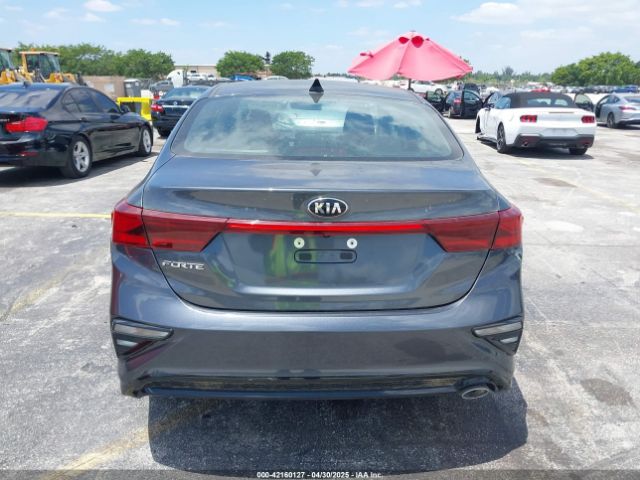 3KPF24AD1ME353955 KIA Forte Lxs