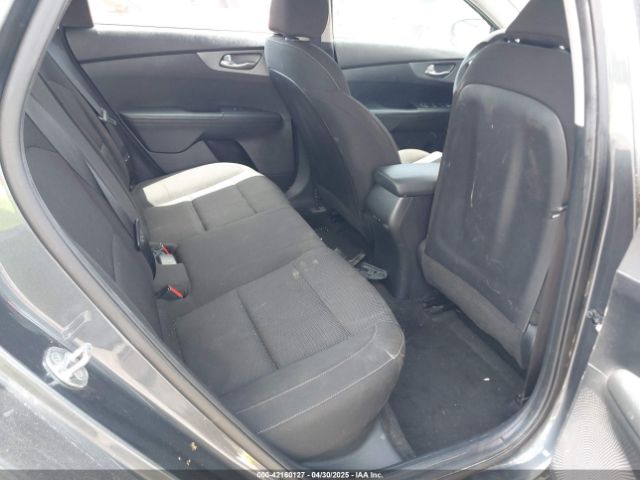 3KPF24AD1ME353955 KIA Forte Lxs