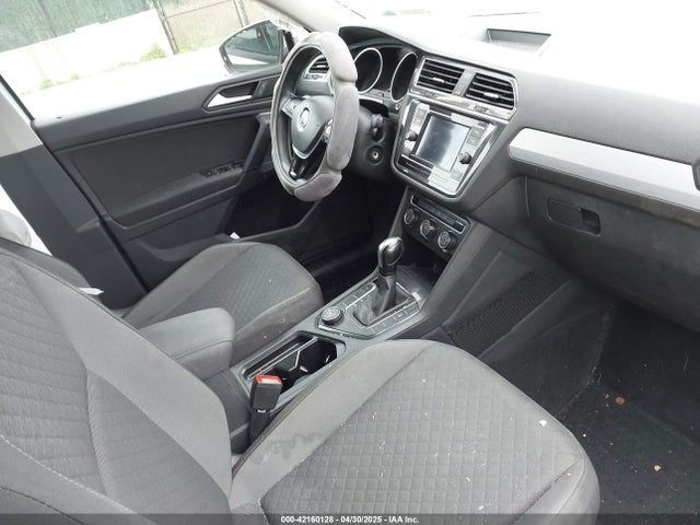 3VV0B7AX9KM055305 Volkswagen Tiguan 2.0t S