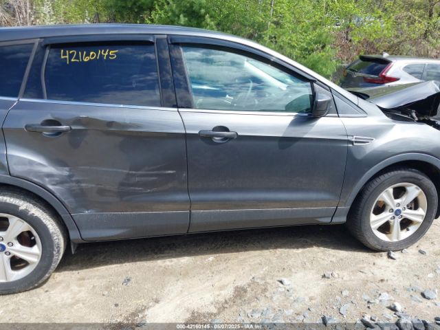 1FMCU9GX2GUA47702 Ford ESCAPE SE