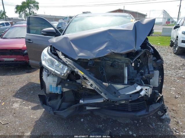 5TDZZRFH3KS325109 Toyota Highlander Le
