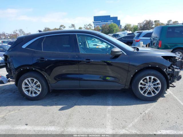 1FMCU9G65NUA70007 Ford ESCAPE SE