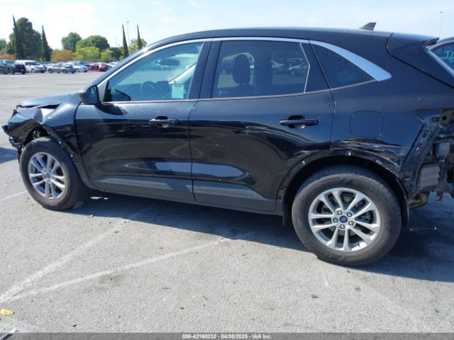 1FMCU9G65NUA70007 Ford ESCAPE SE