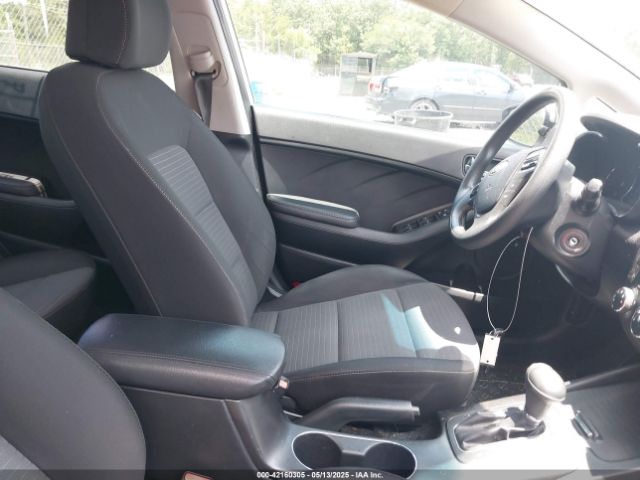 KNAFX4A63G5596375 KIA FORTE LX