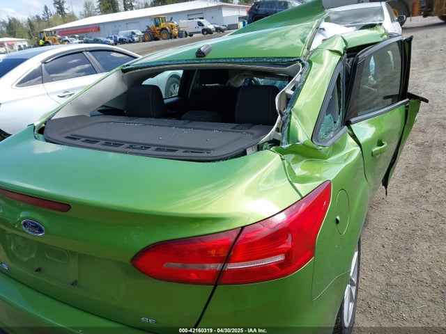 1FADP3F28JL323242 Ford FOCUS SE