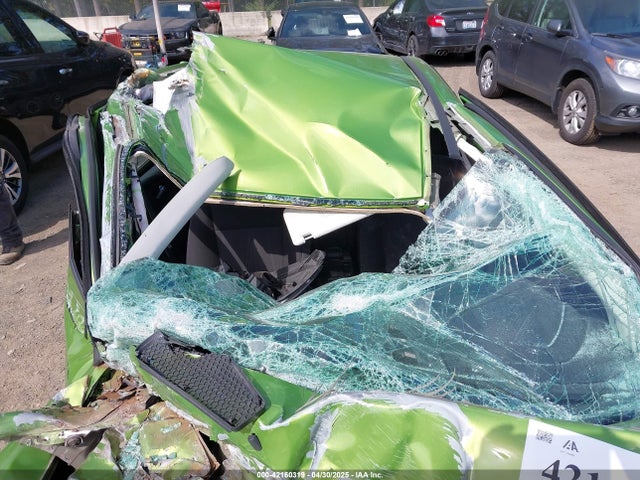 1FADP3F28JL323242 Ford FOCUS SE
