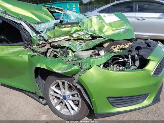 1FADP3F28JL323242 Ford FOCUS SE