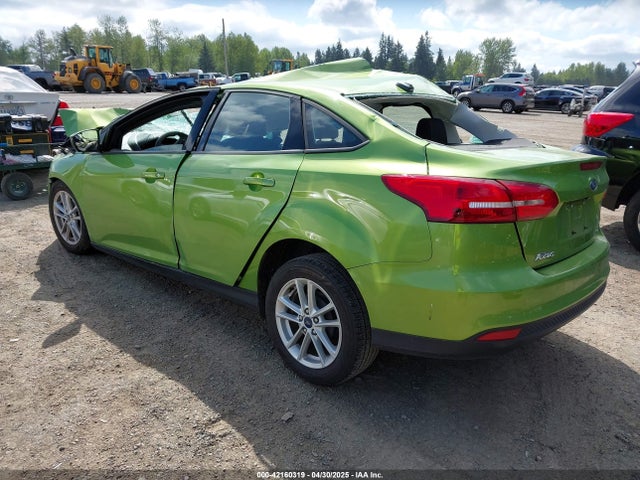 1FADP3F28JL323242 Ford FOCUS SE